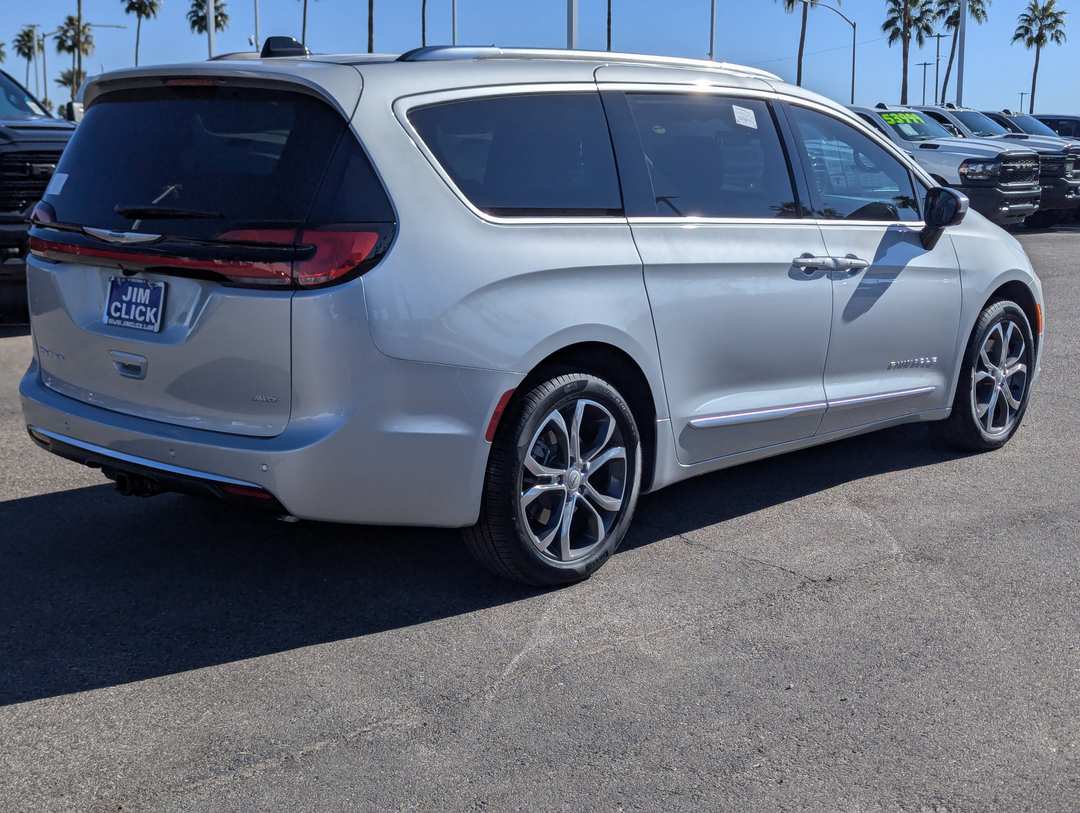 2026 Chrysler Pacifica Pinnacle - Image 2