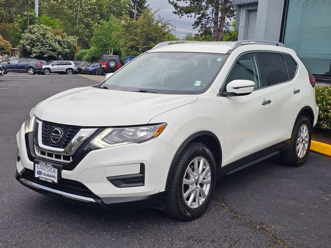 2018 Nissan Rogue SV - Image 3