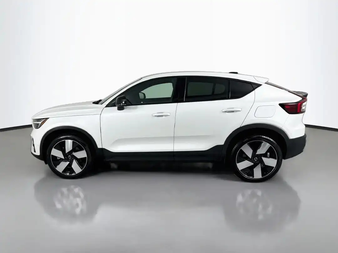 2023 Volvo C40 Recharge Pure Ultimate - Image 2