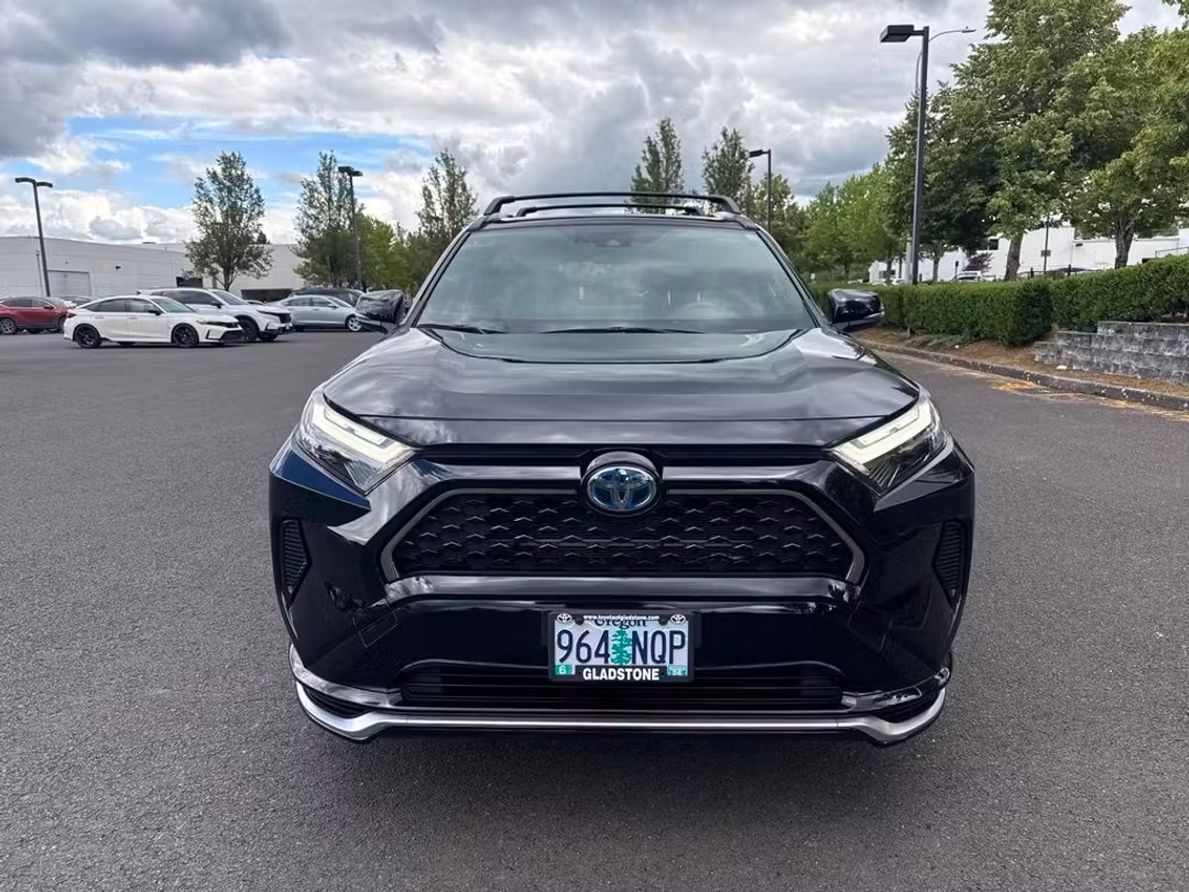 2022 Toyota Rav4 Prime SE - Image 2