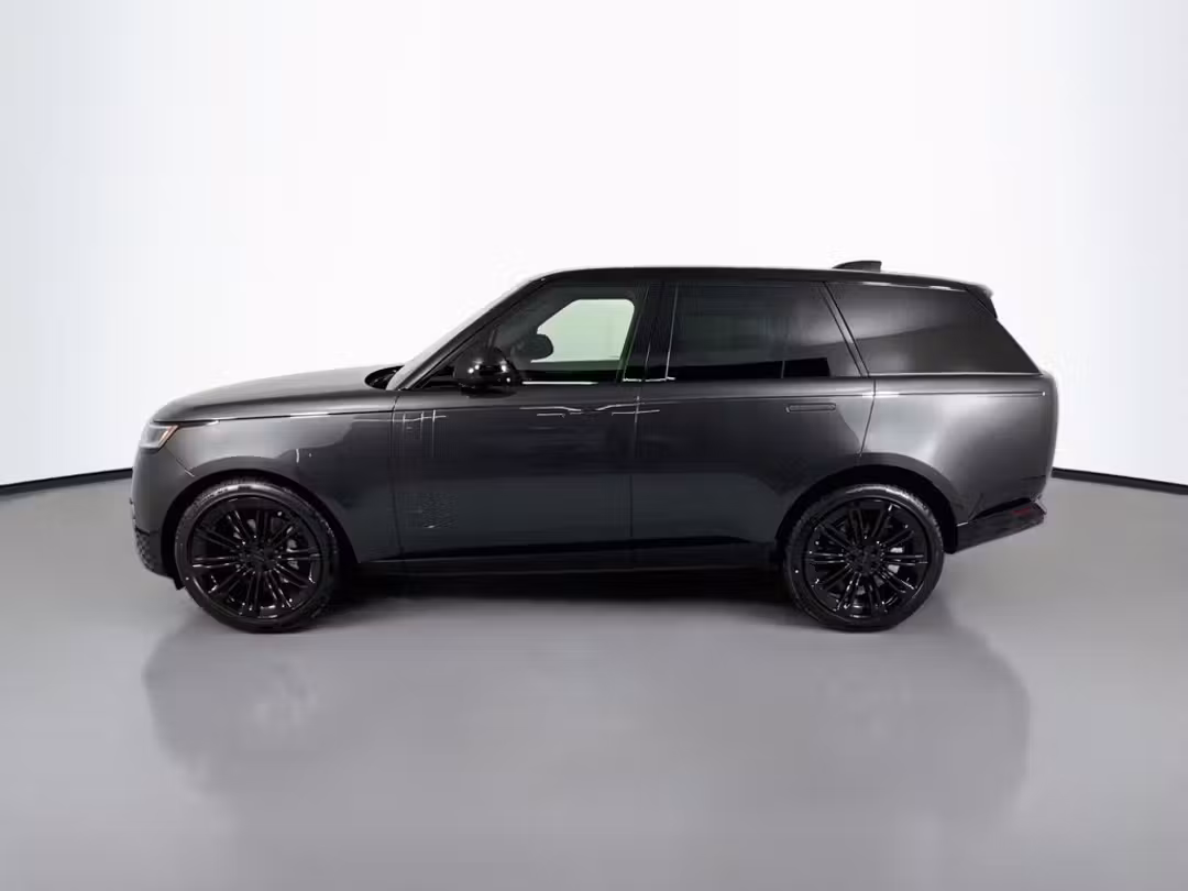 2026 Land Rover Range Rover SE - Image 2
