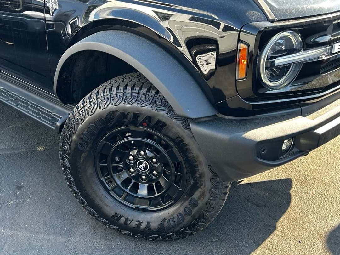 2026 Ford Bronco Outer Banks - Image 2