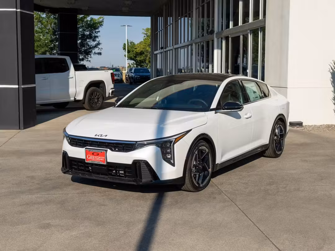 2026 Kia K4 GTLine - Image 3
