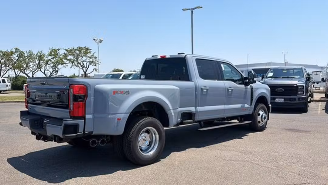 2026 Ford F-350Sd Platinum - Image 3