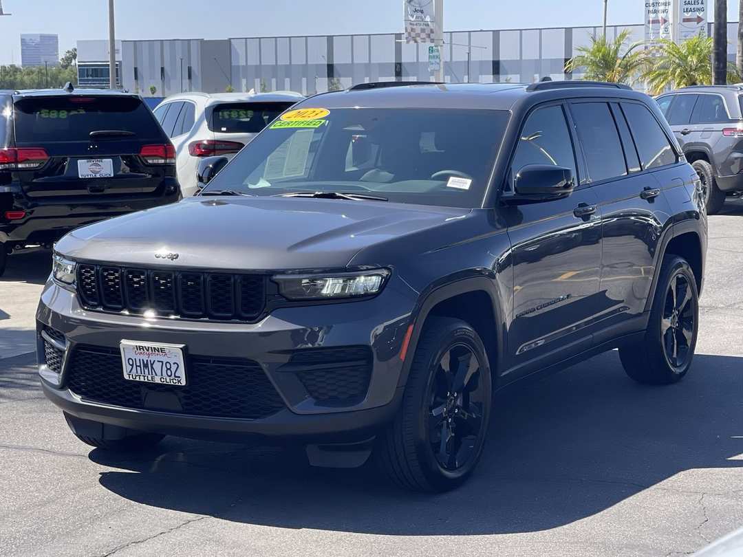 2023 Jeep Grand Cherokee Altitude - Image 3