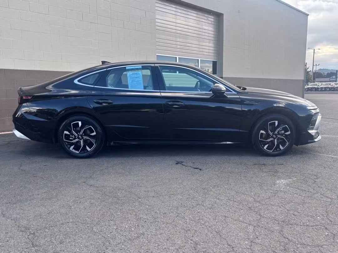 2025 Hyundai Sonata SEL - Image 3