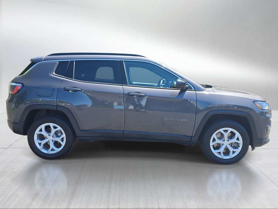 2024 Jeep Compass Latitude - Image 2