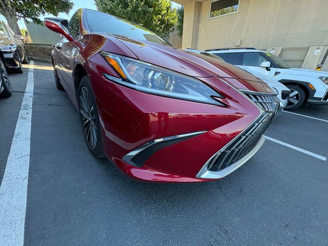 2024 Lexus Es 350 - Image 2