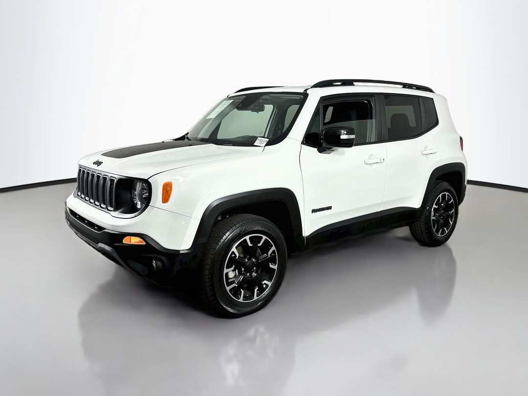 2023 Jeep Renegade Latitude - Image 3