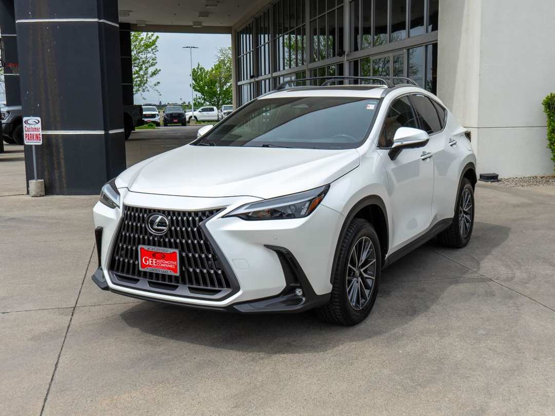 2024 Lexus NX 350h Premium - Image 3