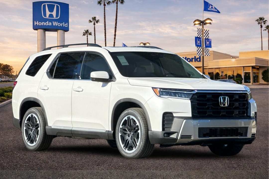 2026 Honda Pilot Touring - Image 2