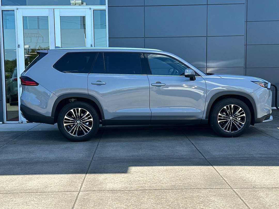 2025 Toyota Grand Highlander Hybrid MAX Platinum - Image 2