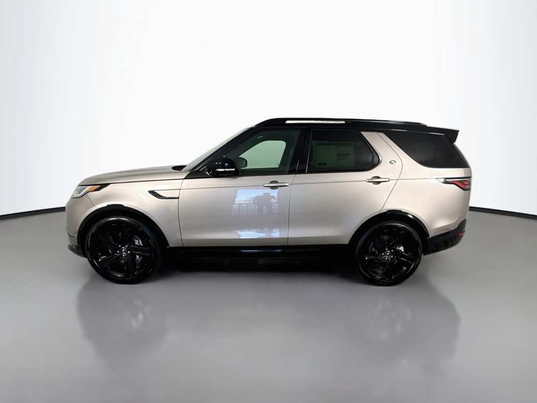 2026 Land Rover Discovery Dynamic SE - Image 2