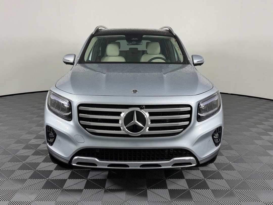 2025 Mercedes-Benz GLB 250 - Image 3