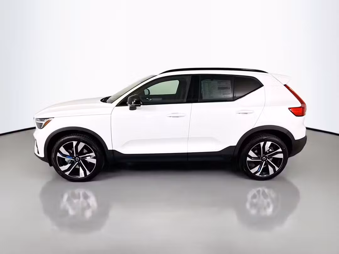 2026 Volvo Xc40 B5 Ultra - Image 2