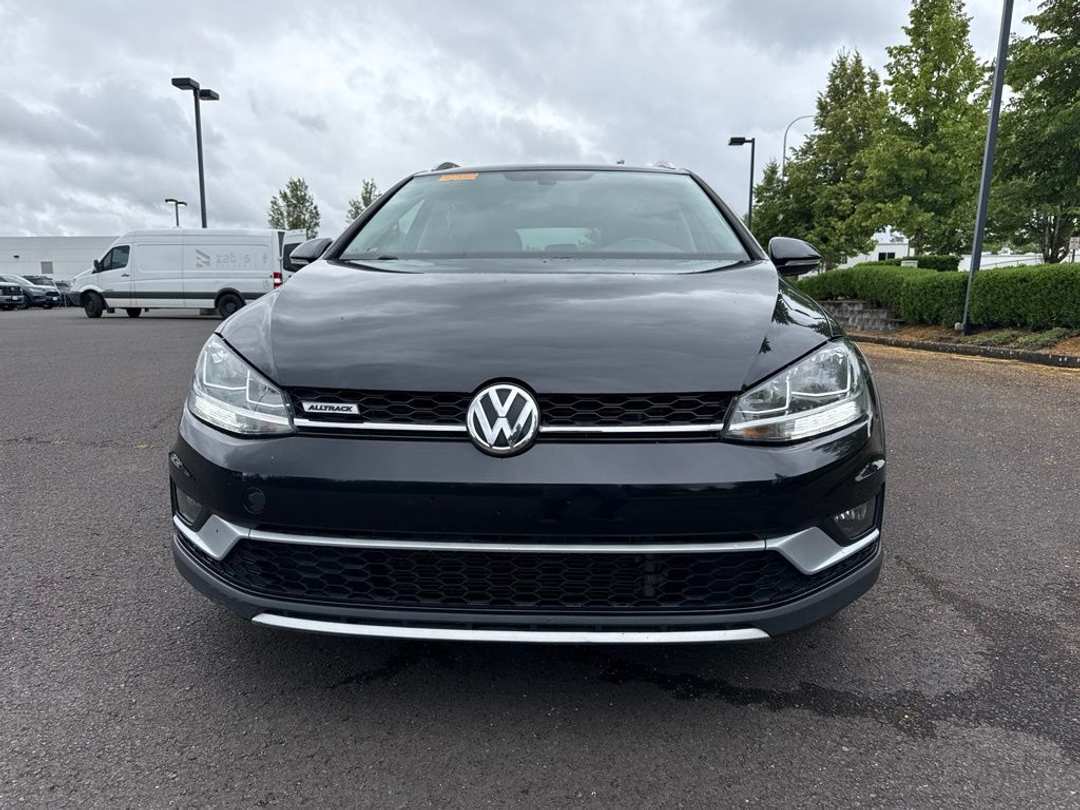 2018 Volkswagen Golf Alltrack TSI S - Image 2