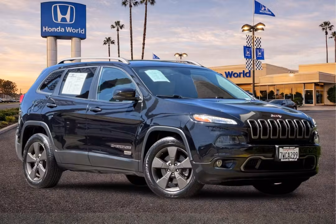 2016 Jeep Cherokee Latitude - Image 2