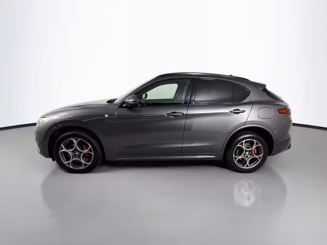 2022 Alfa Romeo Stelvio Ti - Image 2