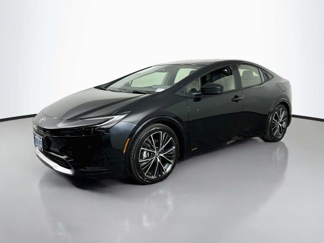 2023 Toyota Prius XLE - Image 3
