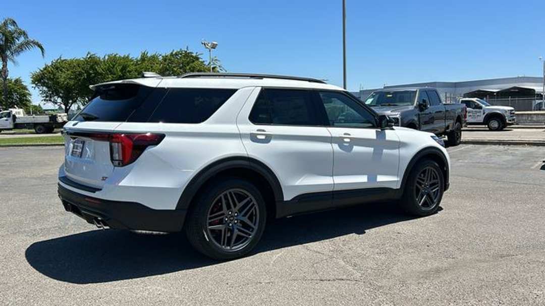 2026 Ford Explorer ST - Image 3