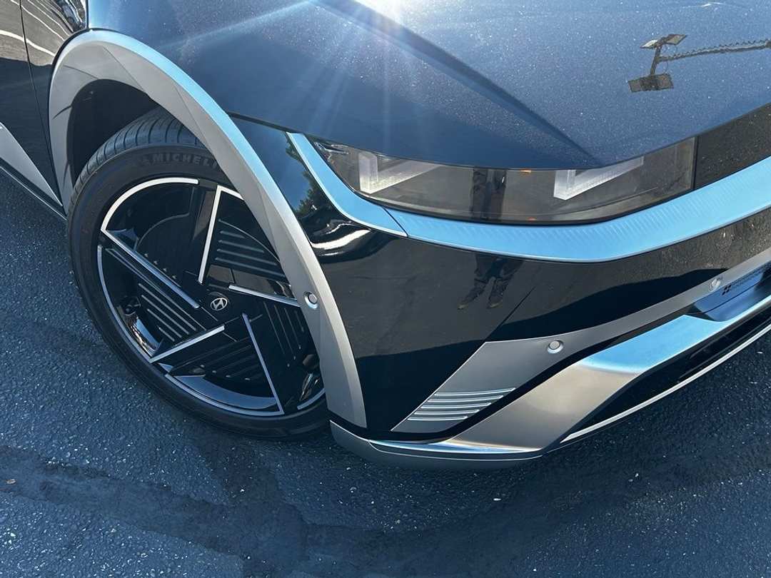 2026 Hyundai Ioniq 5 Limited - Image 2