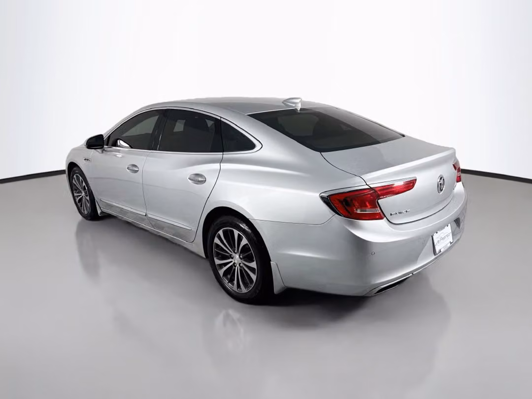 2017 Buick Lacrosse Essence - Image 3