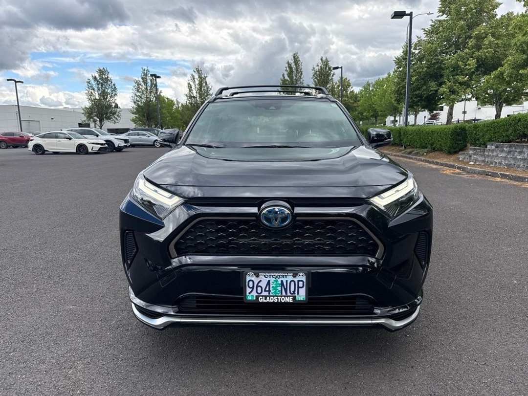 2022 Toyota Rav4 Prime SE - Image 2