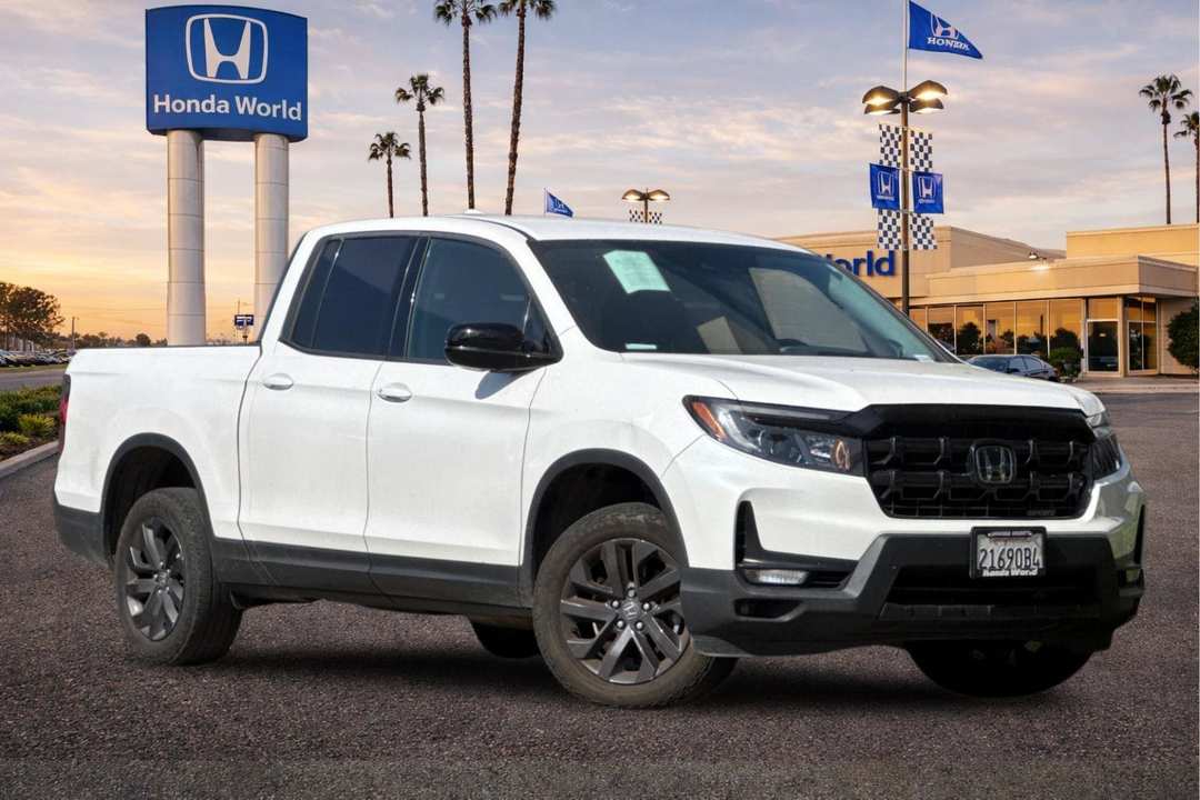 2024 Honda Ridgeline Sport - Image 2