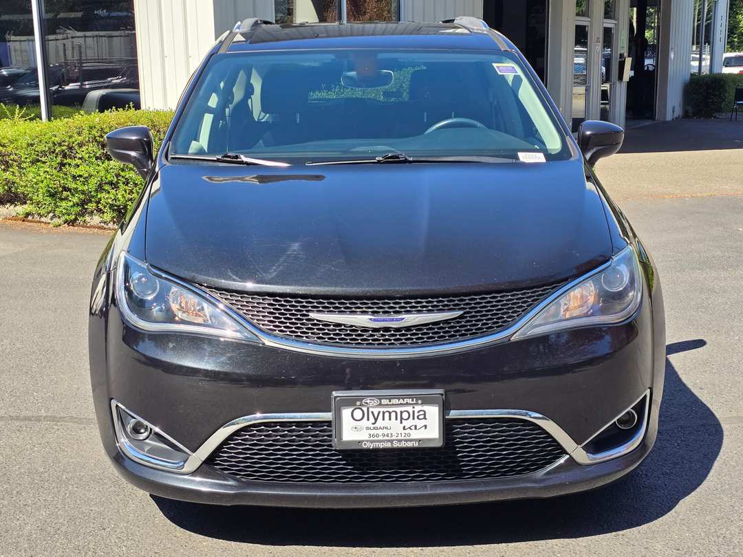 2018 Chrysler Pacifica Touring L - Image 2