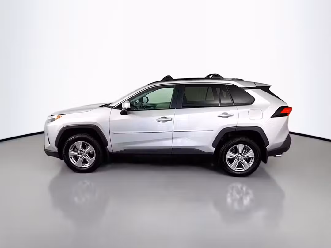 2022 Toyota Rav4 XLE - Image 2