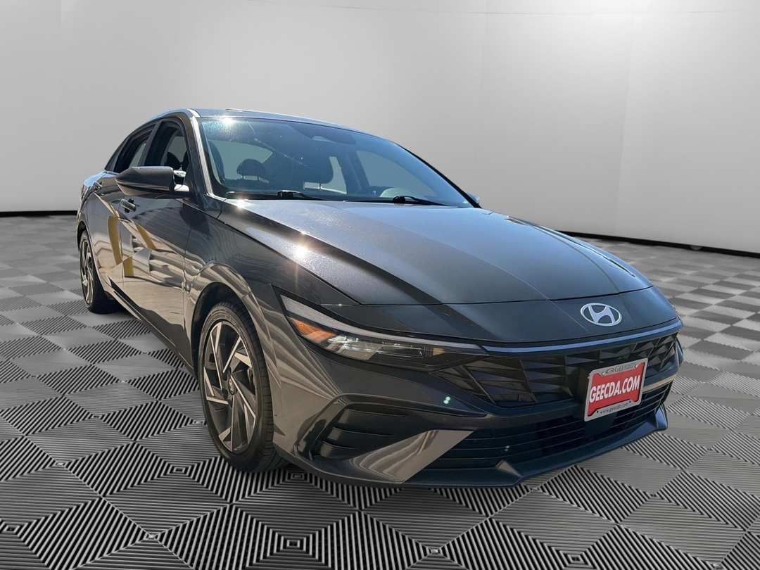 2025 Hyundai Elantra SEL Convenience - Image 3