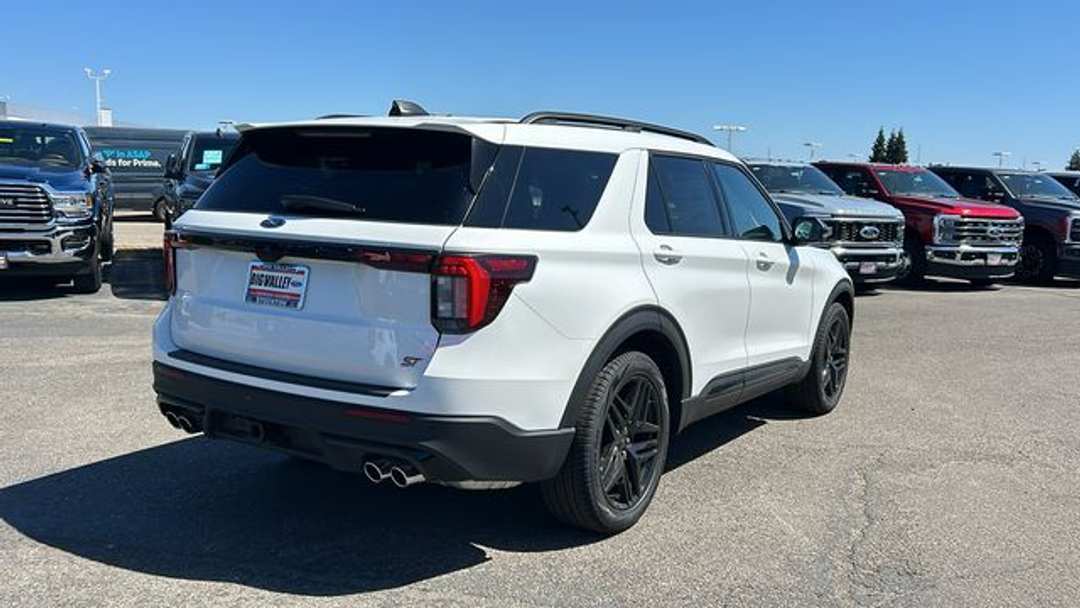 2026 Ford Explorer ST - Image 3
