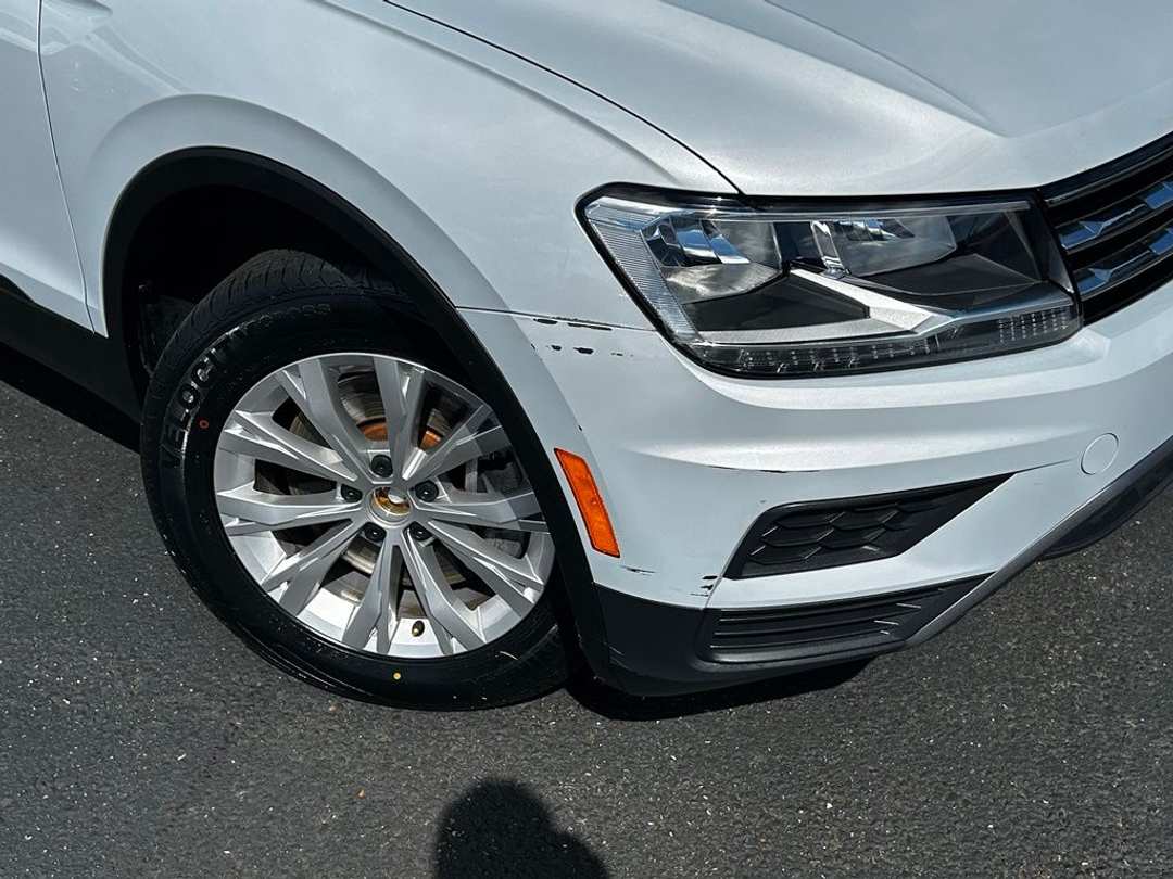2019 Volkswagen Tiguan 2.0T SEL - Image 2