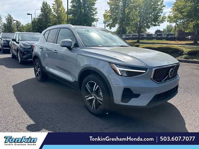 2025 Volvo Xc40 B5 Core