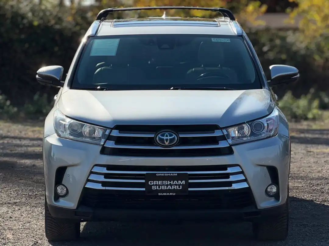 2017 Toyota Highlander Hybrid Limited Platinum - Image 2