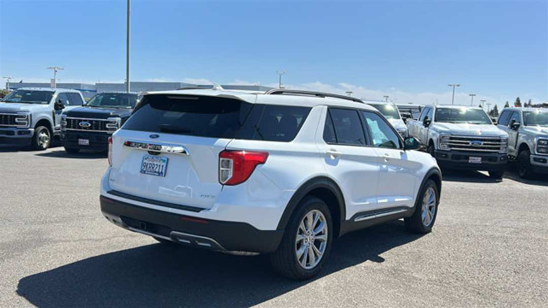 2023 Ford Explorer XLT - Image 3