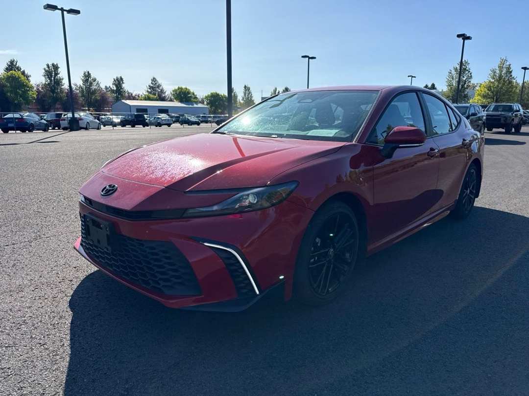 2026 Toyota Camry SE - Image 3