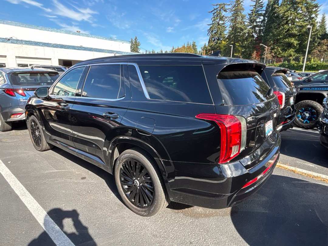 2025 Hyundai Palisade Calligraphy Night Edition - Image 2