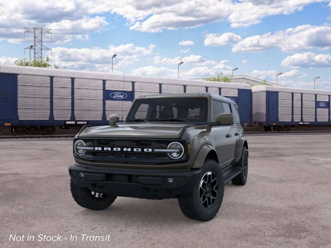 2026 Ford Bronco Outer Banks - Image 2