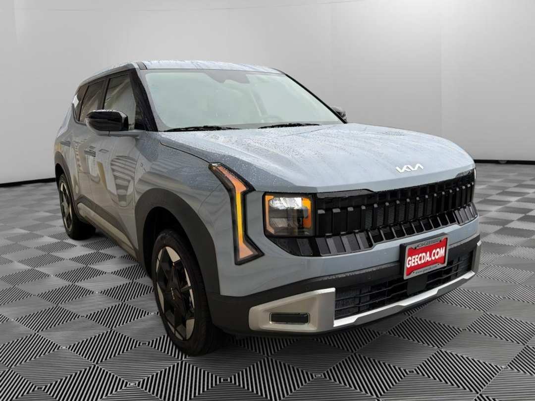 2027 Kia Seltos S - Image 3