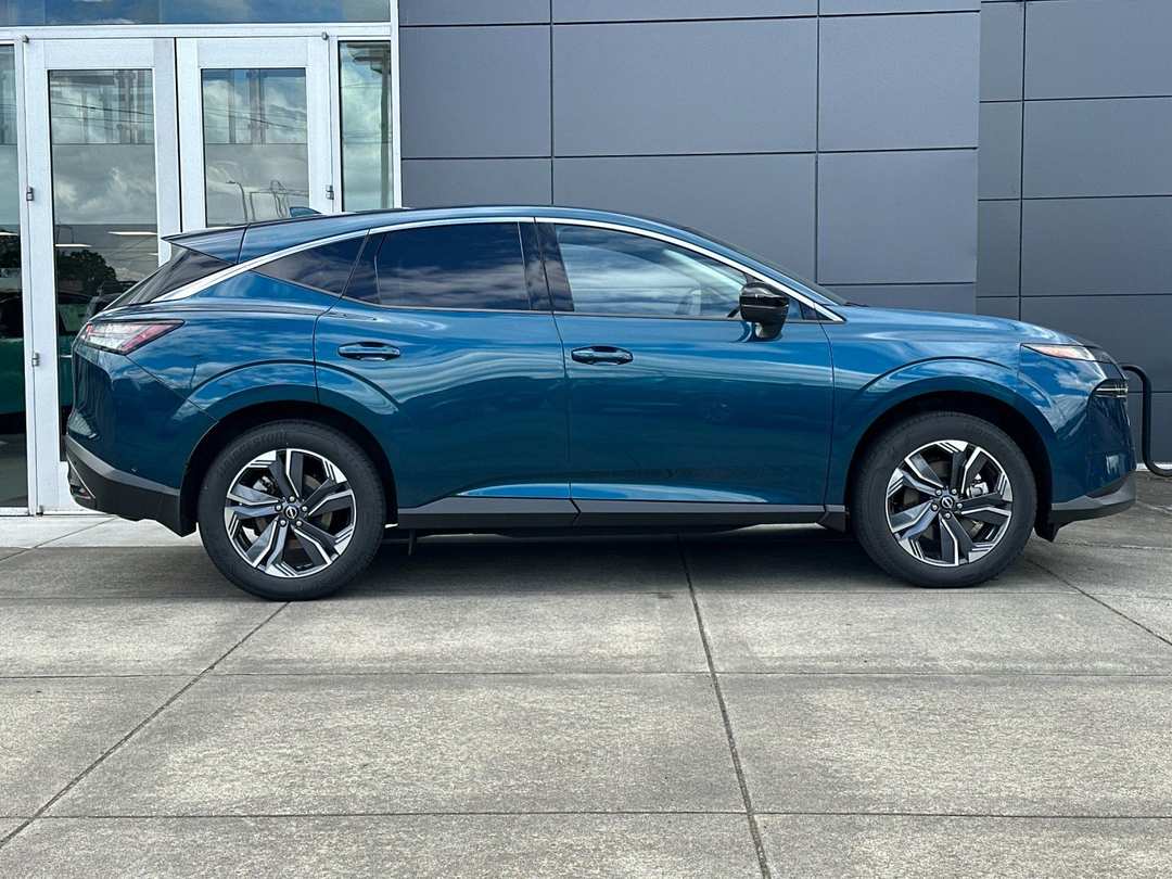 2025 Nissan Murano SL - Image 2