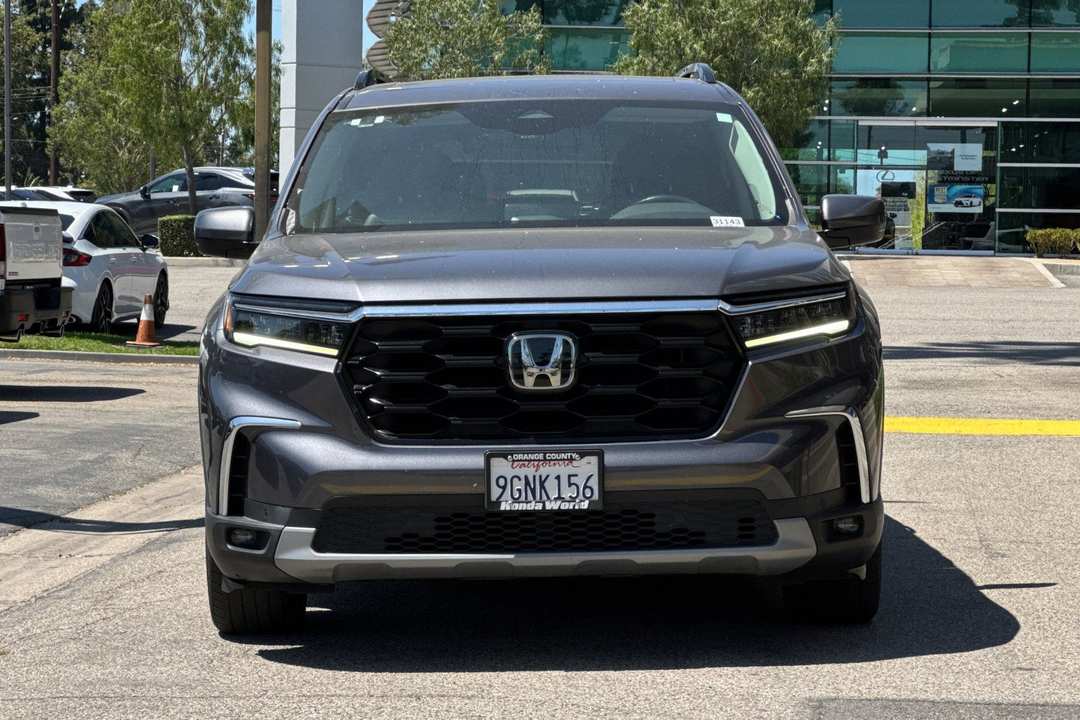 2023 Honda Pilot Touring - Image 3