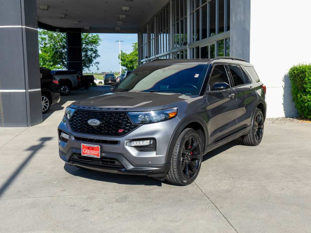 2022 Ford Explorer ST - Image 3