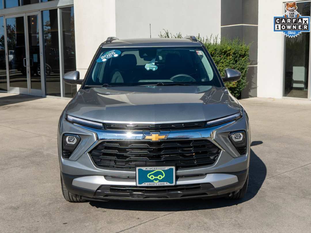 2025 Chevrolet Trailblazer LT - Image 2