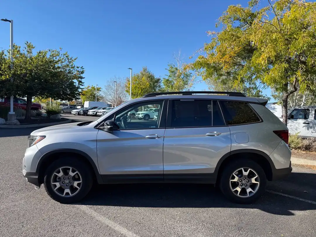 2023 Honda Passport TrailSport - Image 2