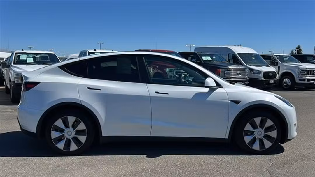 2023 Tesla Model Y Long Range - Image 2