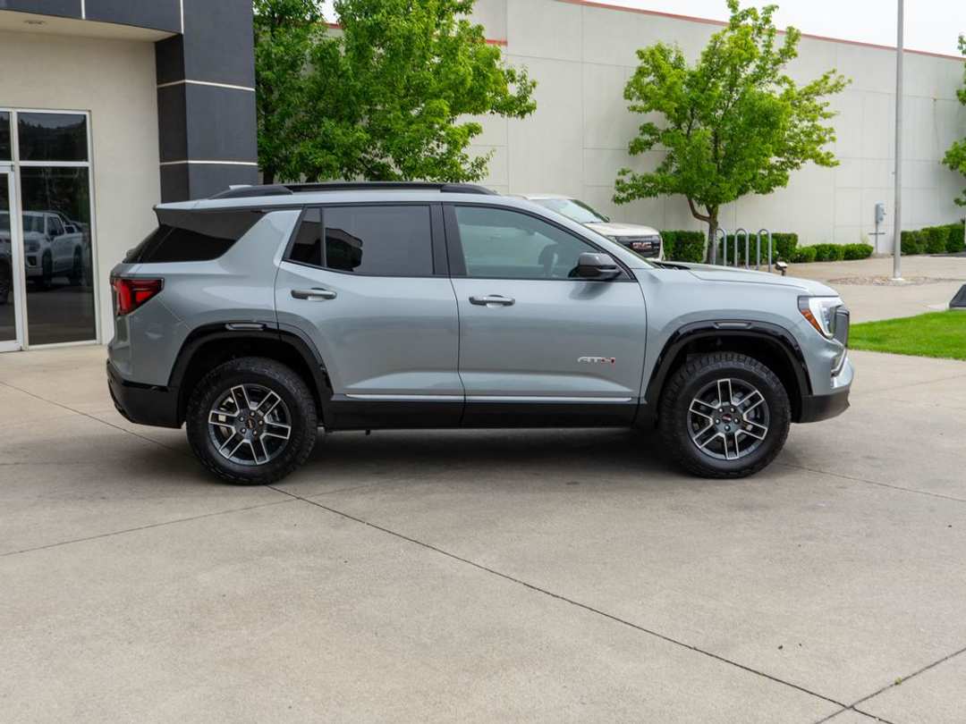 2026 GMC Terrain AT4 - Photo 7