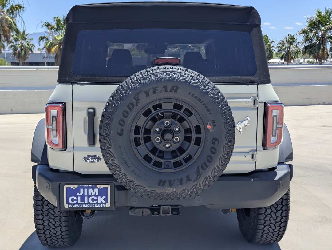 2026 Ford Bronco Outer Banks - Image 3