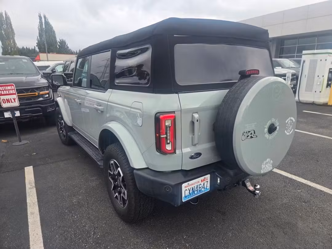 2024 Ford Bronco Outer Banks - Image 2