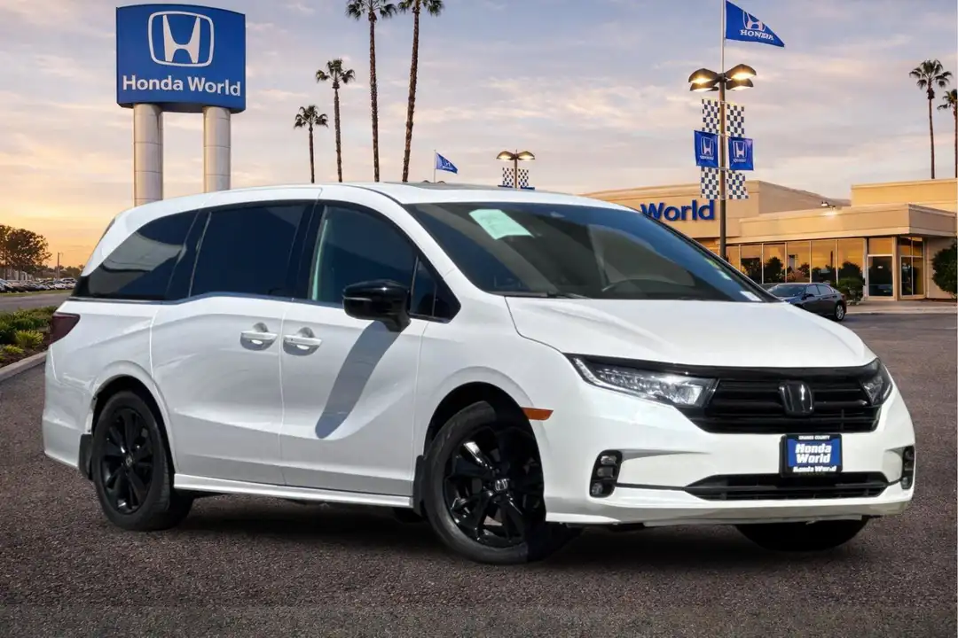 2024 Honda Odyssey Sport - Image 2